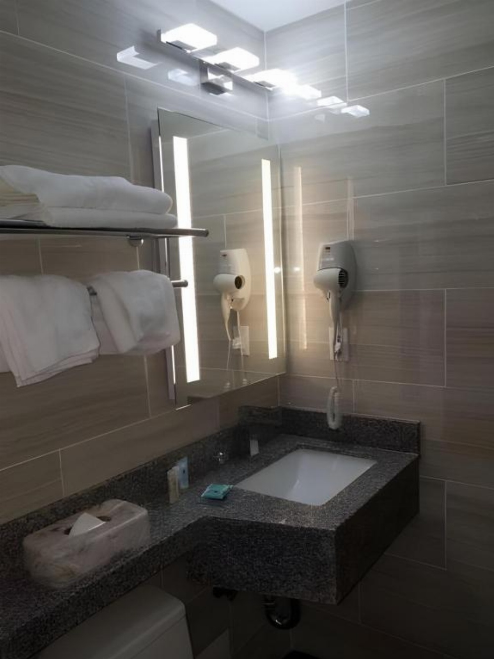 LeTap Hotel near AirTrain JFK Airport Main image